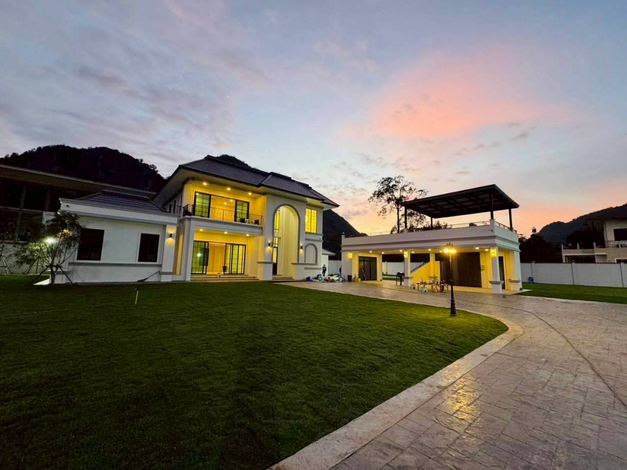 สร้างบ้านเขาใหญ่ สไตล์ โมเดิร์นคลาสสิก (Modern Classic) ปากช่อง นครราชสีมา
